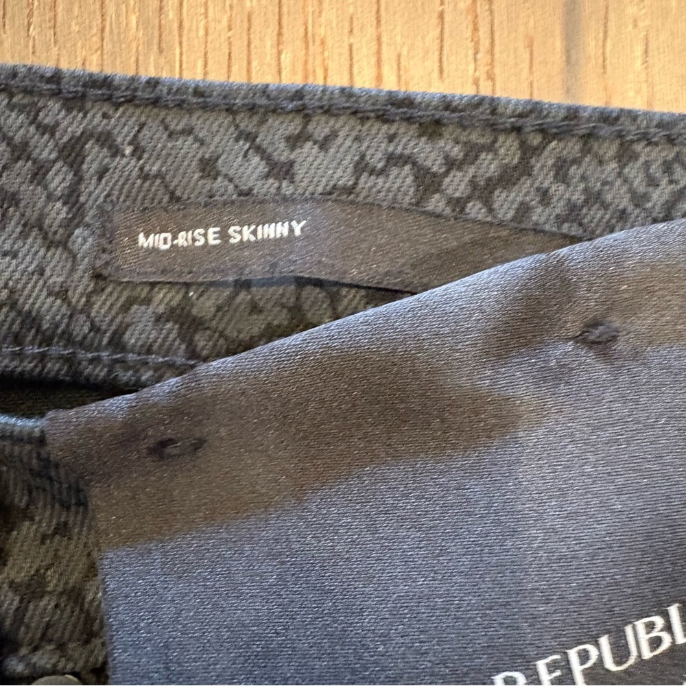 Banana Republic $110 NWT 27/4 P coated snakeskin mid-rise skinny ankle jeans - Picture 8 of 13